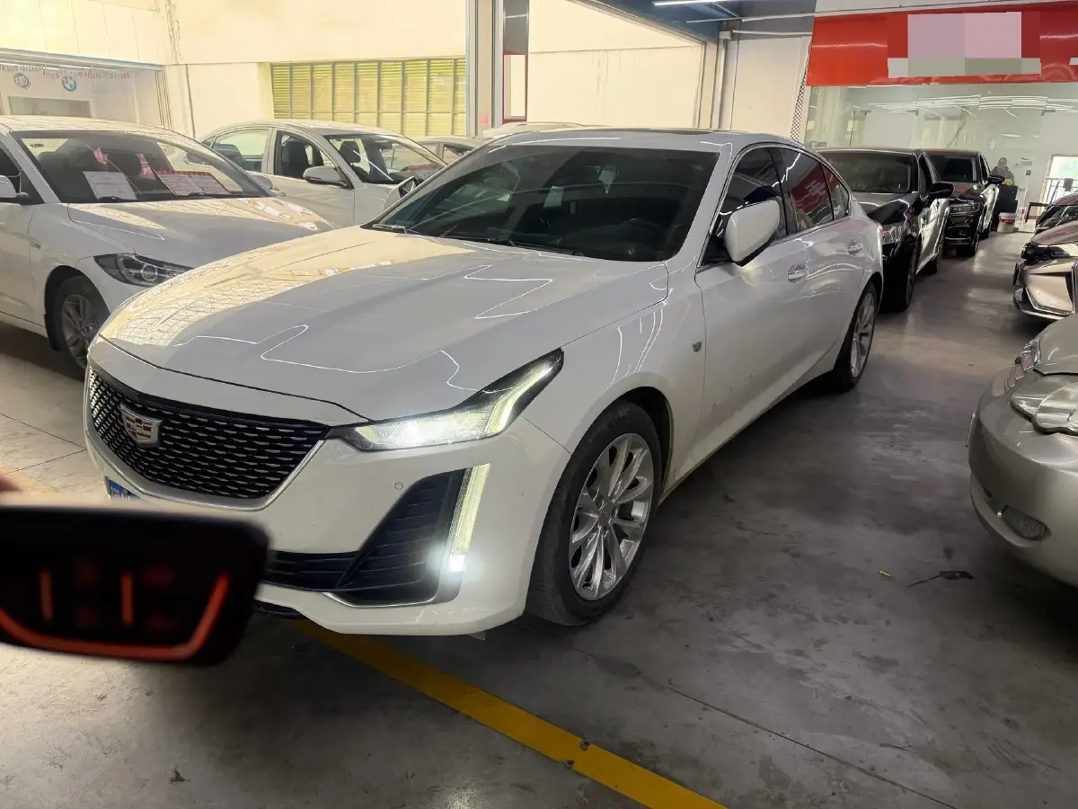 2022 Cadillac CT5 2.0T 237HP L4 10AT