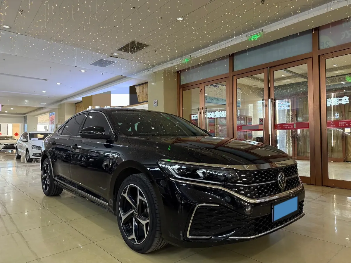 2024 Volkswagen Passat 2.0T 220HP L4 7DCT,autocango,china used car exporter,china ev exporter,chinese used car exporter,chinese used ev exporter