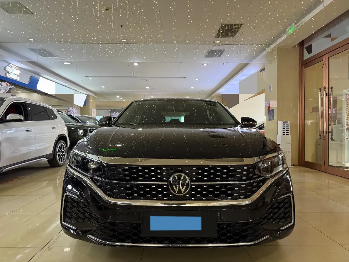 2024 Volkswagen Passat 2.0T 220HP L4 7DCT,autocango,china used car exporter,china ev exporter,chinese used car exporter,chinese used ev exporter