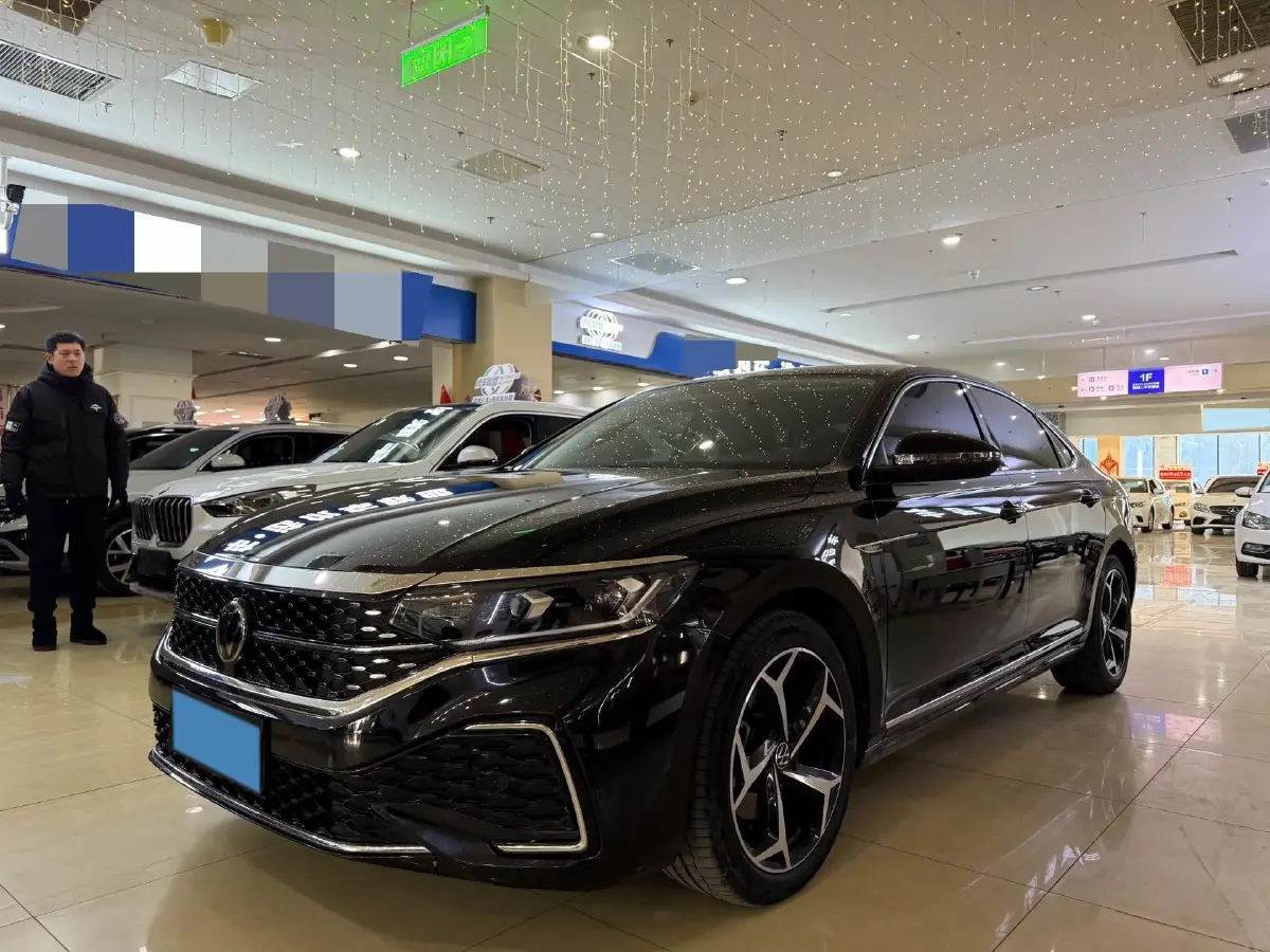 2024 Volkswagen Passat 2.0T 220HP L4 7DCT