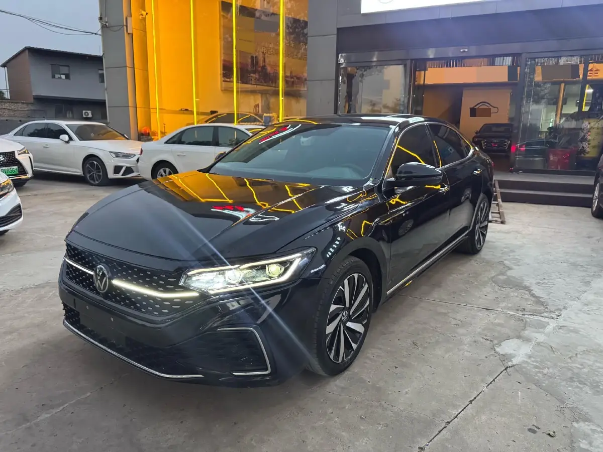 2024 Volkswagen Passat 2.0T 220HP L4 7DCT