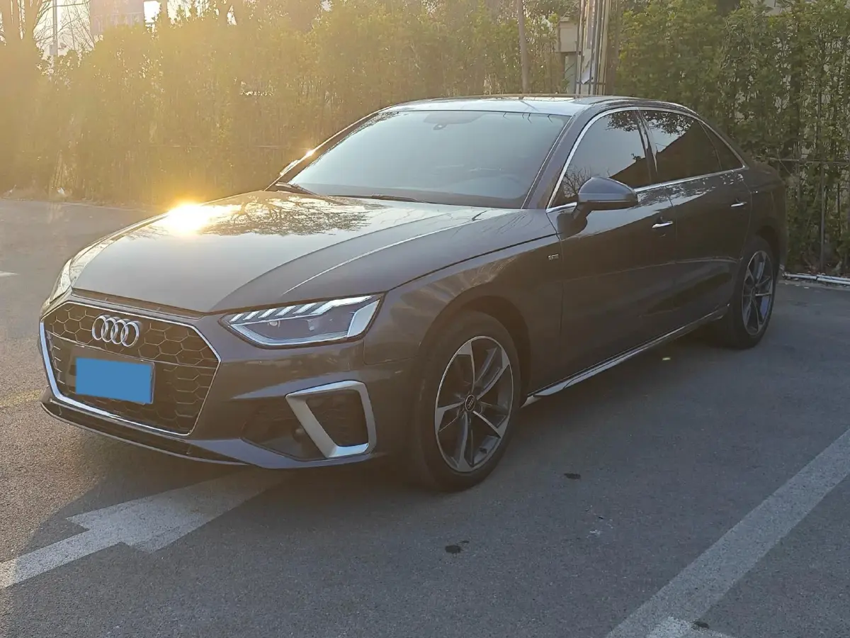 2022 Audi A4L 2.0T 190HP L4 7DCT