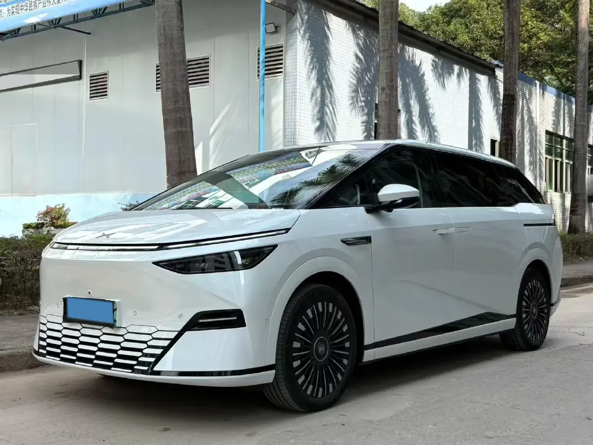 2025 Xpeng X9 BEV