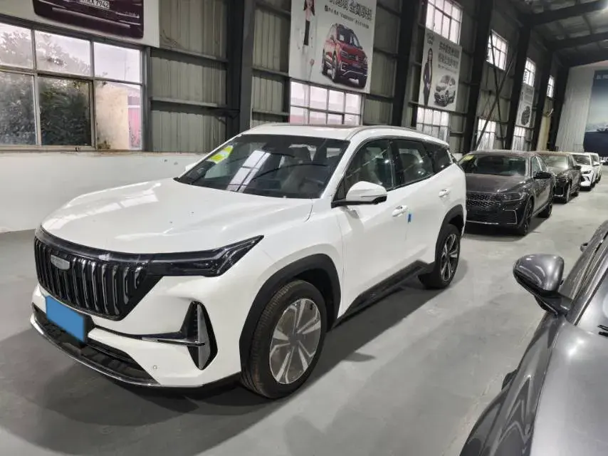 2025 Geely StarRay 1.5T 181HP L4 7DCT