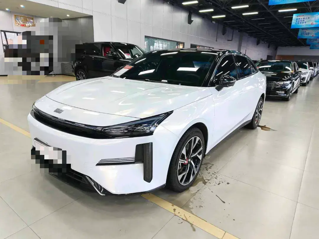 2024 Geely Galaxy L6 1.5T 163HP L4 3DHT PHEV