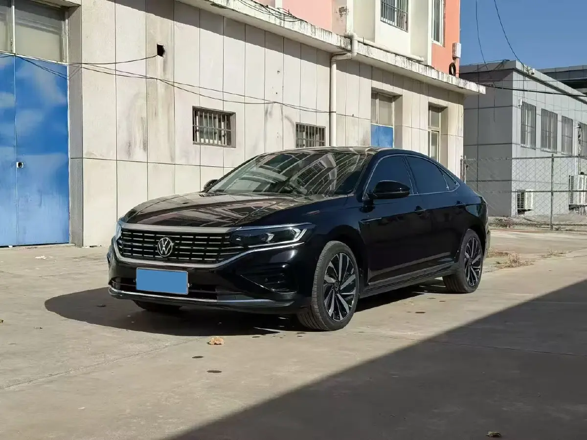 2023 Volkswagen Passat 2.0T 186HP L4 7DCT