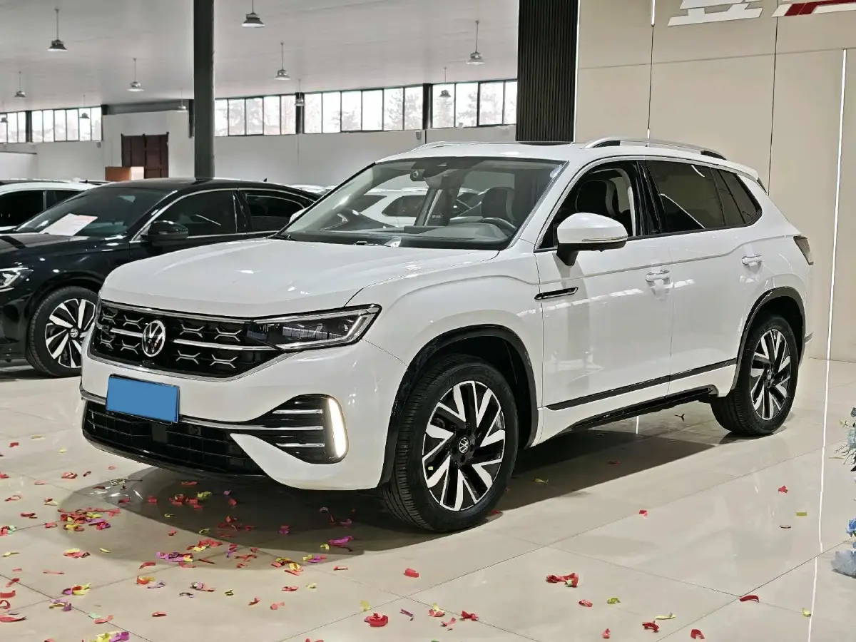 2023 Volkswagen Tayron 2.0T 220HP L4 7DCT