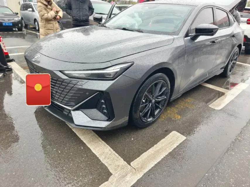 2023 ChangAn UNI-V iDD 1.5T 170HP L4 6TCT PHEV 18.4KWH
