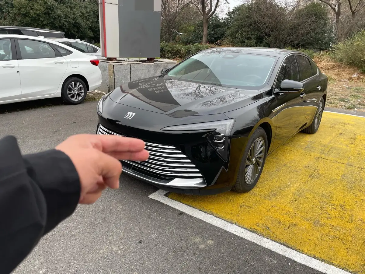 2025 Buick Larcosse 2.0T 237HP L4 9AT