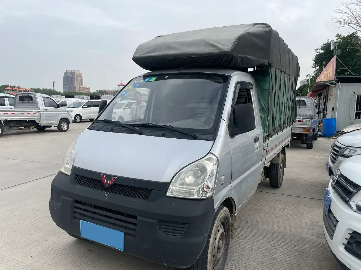 2015 WuLing RongGuang V 1.5L 112HP L4 5MT