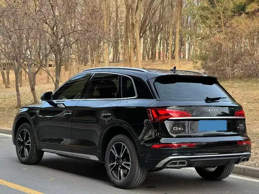 2025 Audi Q5L 2.0T 190HP L4 7DCT,autocango,china used car exporter,china ev exporter,chinese used car exporter,chinese used ev exporter