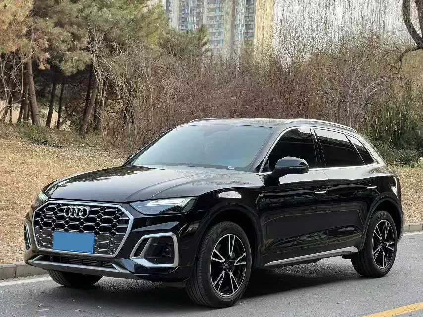 2025 Audi Q5L 2.0T 190HP L4 7DCT,autocango,china used car exporter,china ev exporter,chinese used car exporter,chinese used ev exporter