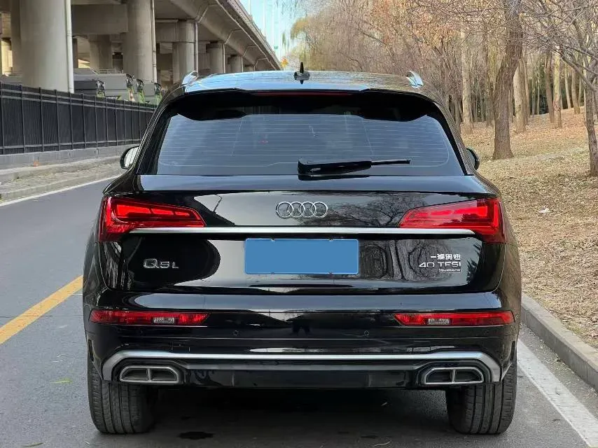 2025 Audi Q5L 2.0T 190HP L4 7DCT,autocango,china used car exporter,china ev exporter,chinese used car exporter,chinese used ev exporter