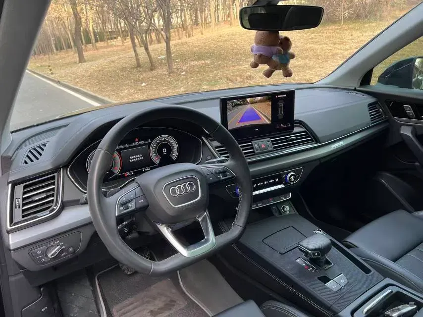 2025 Audi Q5L 2.0T 190HP L4 7DCT,autocango,china used car exporter,china ev exporter,chinese used car exporter,chinese used ev exporter