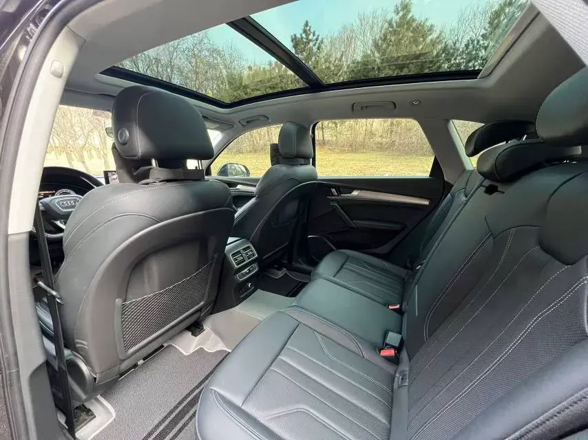 2025 Audi Q5L 2.0T 190HP L4 7DCT,autocango,china used car exporter,china ev exporter,chinese used car exporter,chinese used ev exporter