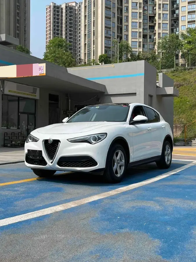 2017 Jaguar XE 2.0T 240HP L4 8AT