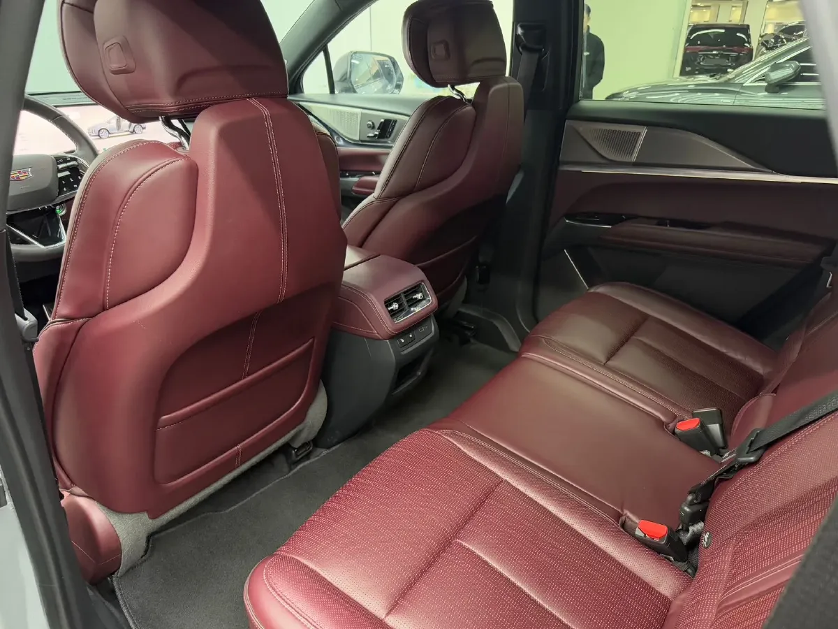 2025 Cadillac XT5 2.0T 237HP L4 9AT,autocango,china used car exporter,china ev exporter,chinese used car exporter,chinese used ev exporter