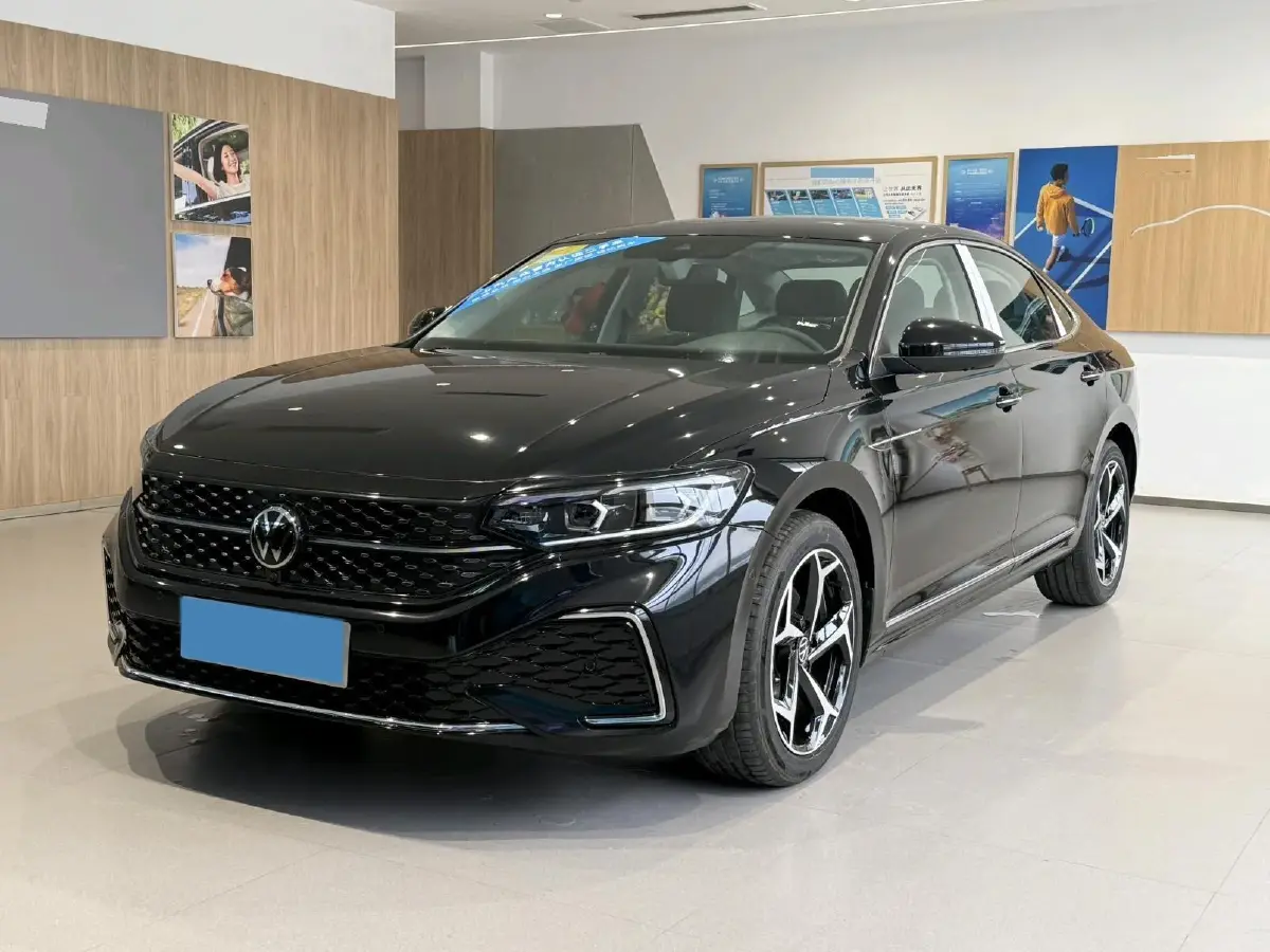 2025 Volkswagen Passat 2.0T 220HP L4 7DCT