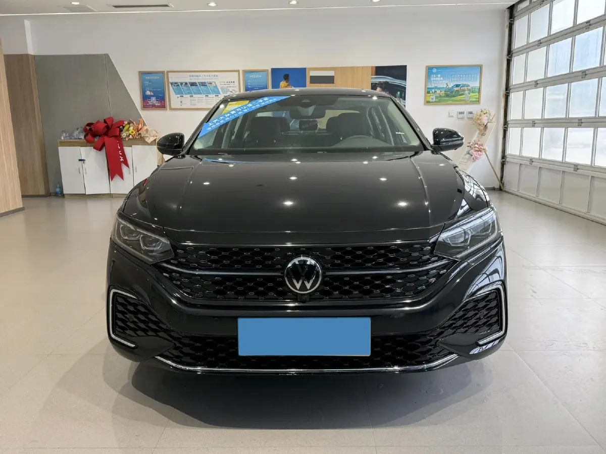 2025 Volkswagen Passat 2.0T 220HP L4 7DCT,autocango,china used car exporter,china ev exporter,chinese used car exporter,chinese used ev exporter