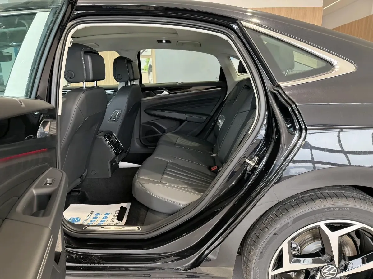 2025 Volkswagen Passat 2.0T 220HP L4 7DCT,autocango,china used car exporter,china ev exporter,chinese used car exporter,chinese used ev exporter