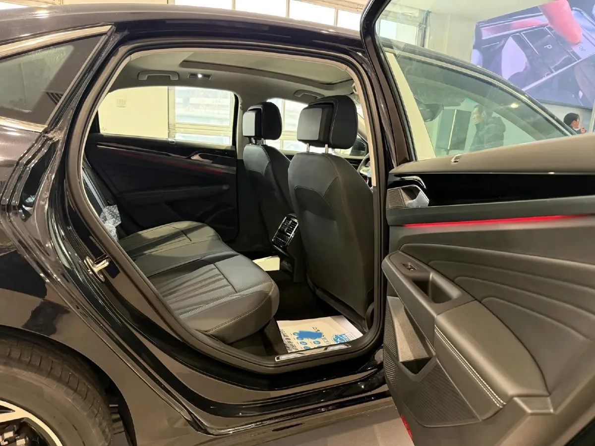 2025 Volkswagen Passat 2.0T 220HP L4 7DCT,autocango,china used car exporter,china ev exporter,chinese used car exporter,chinese used ev exporter