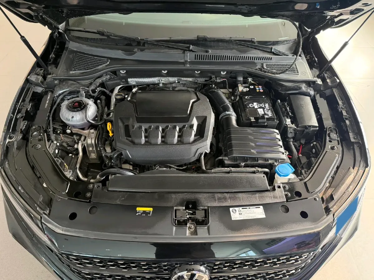 2025 Volkswagen Passat 2.0T 220HP L4 7DCT,autocango,china used car exporter,china ev exporter,chinese used car exporter,chinese used ev exporter