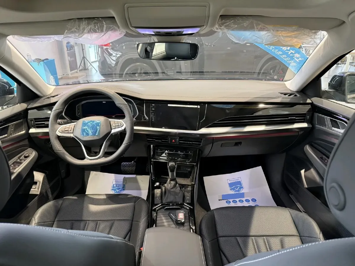2025 Volkswagen Passat 2.0T 220HP L4 7DCT,autocango,china used car exporter,china ev exporter,chinese used car exporter,chinese used ev exporter