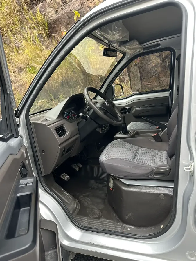 2021 NLM Motor QiTeng M70 1.5L 122HP L4 5MT,autocango,china used car exporter,china ev exporter,chinese used car exporter,chinese used ev exporter