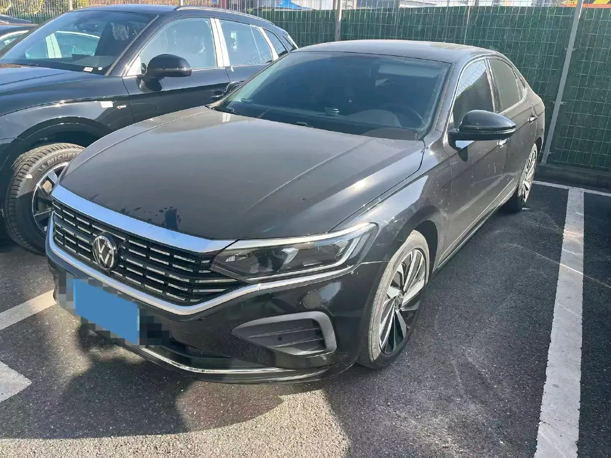2024 Volkswagen Passat 2.0T 220HP L4 7DCT