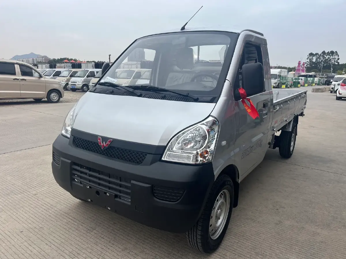2023 WuLing RongGuang New Truck 1.5L 102HP L4 5MT