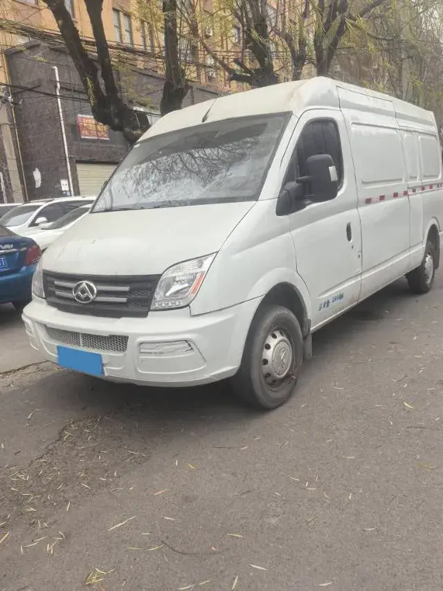 2023 MAXUS XinTu V80 2.0T 127HP L4 6MT