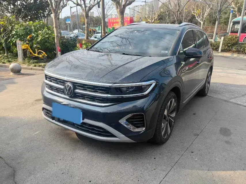 2023 Volkswagen Talagon 2.0T 220HP L4 7DCT