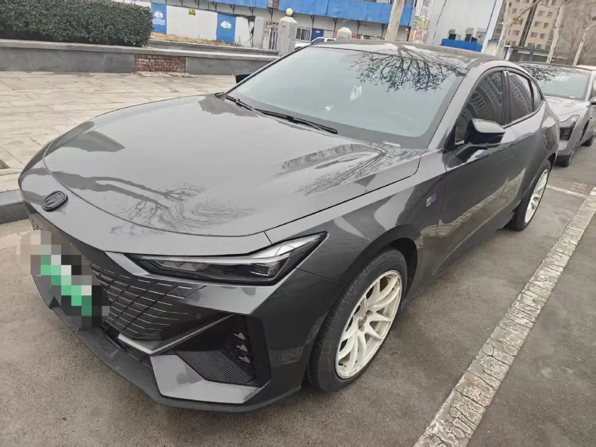 2023 ChangAn UNI-V iDD 1.5T 170HP L4 6TCT PHEV 18.4KWH