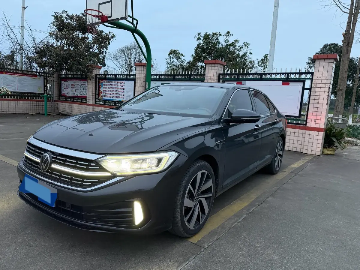 2023 Volkswagen Sagitar 1.5T 160HP L4 7DCT