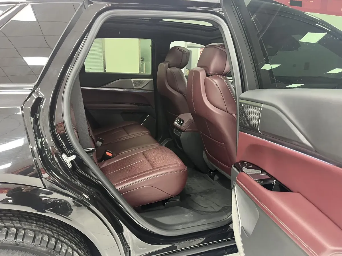 2025 Cadillac XT5 2.0T 237HP L4 9AT,autocango,china used car exporter,china ev exporter,chinese used car exporter,chinese used ev exporter