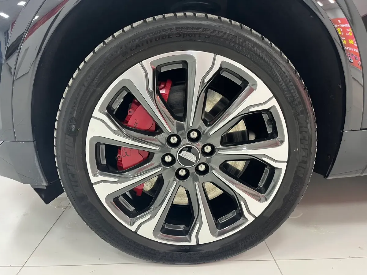 2025 Cadillac XT5 2.0T 237HP L4 9AT,autocango,china used car exporter,china ev exporter,chinese used car exporter,chinese used ev exporter