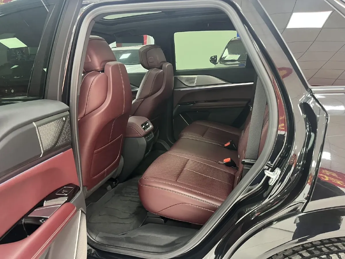 2025 Cadillac XT5 2.0T 237HP L4 9AT,autocango,china used car exporter,china ev exporter,chinese used car exporter,chinese used ev exporter