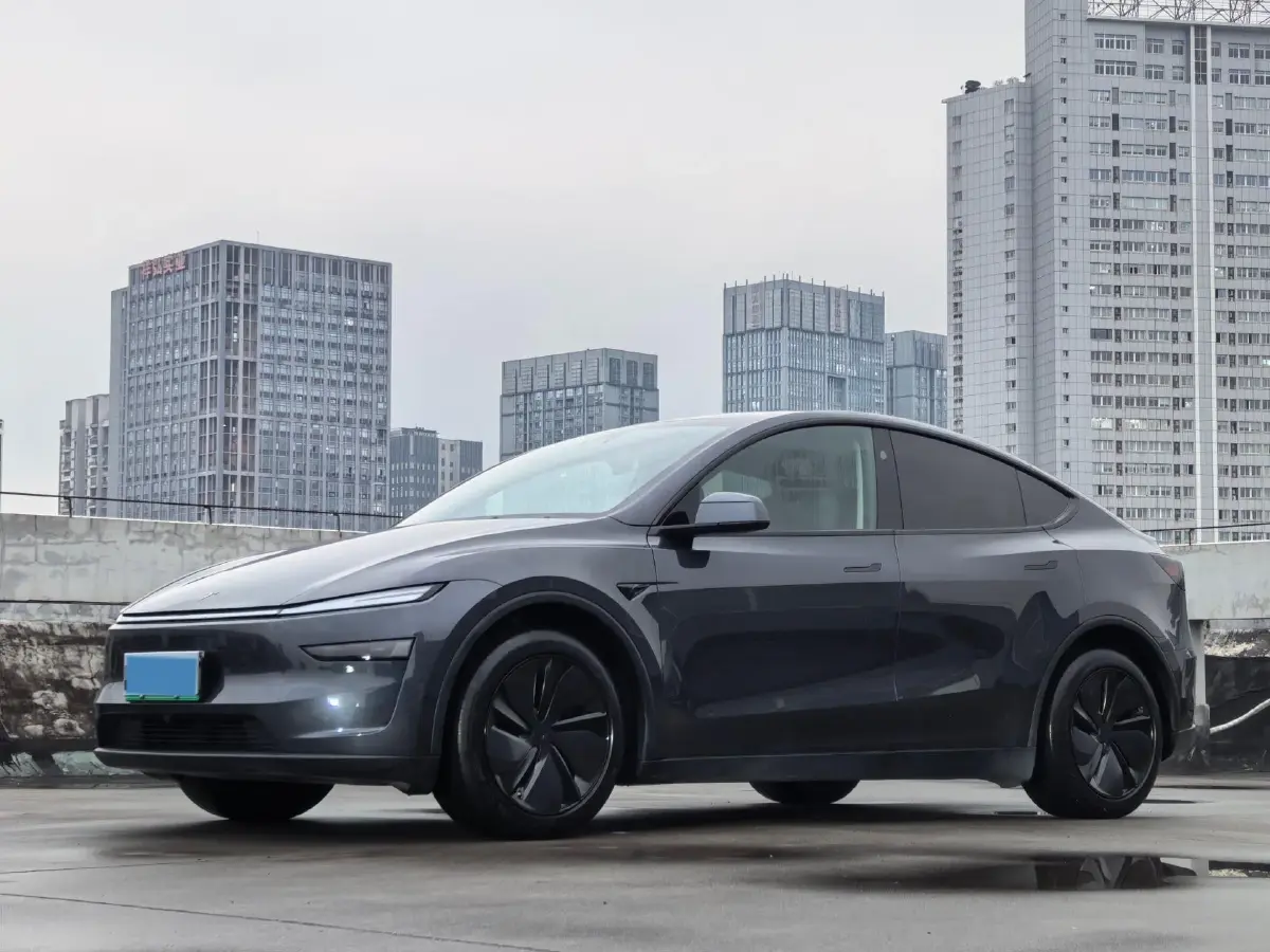 2025 Tesla Model Y BEV 62.5KWH