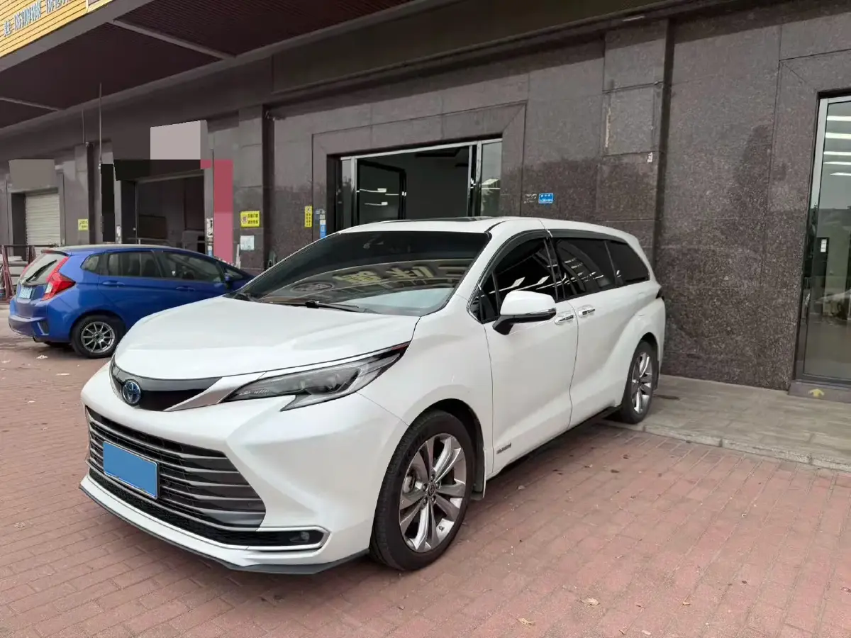 2023 Toyota Sienna 2.5L 189HP L4 E-CVT Hybrid