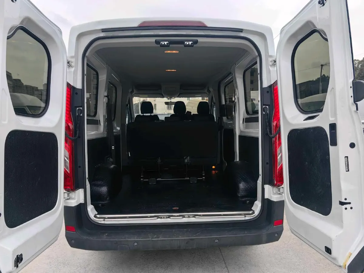 2022 JMC YuHu 9 2.0T 220HP L4 6MT,autocango,china used car exporter,china ev exporter,chinese used car exporter,chinese used ev exporter