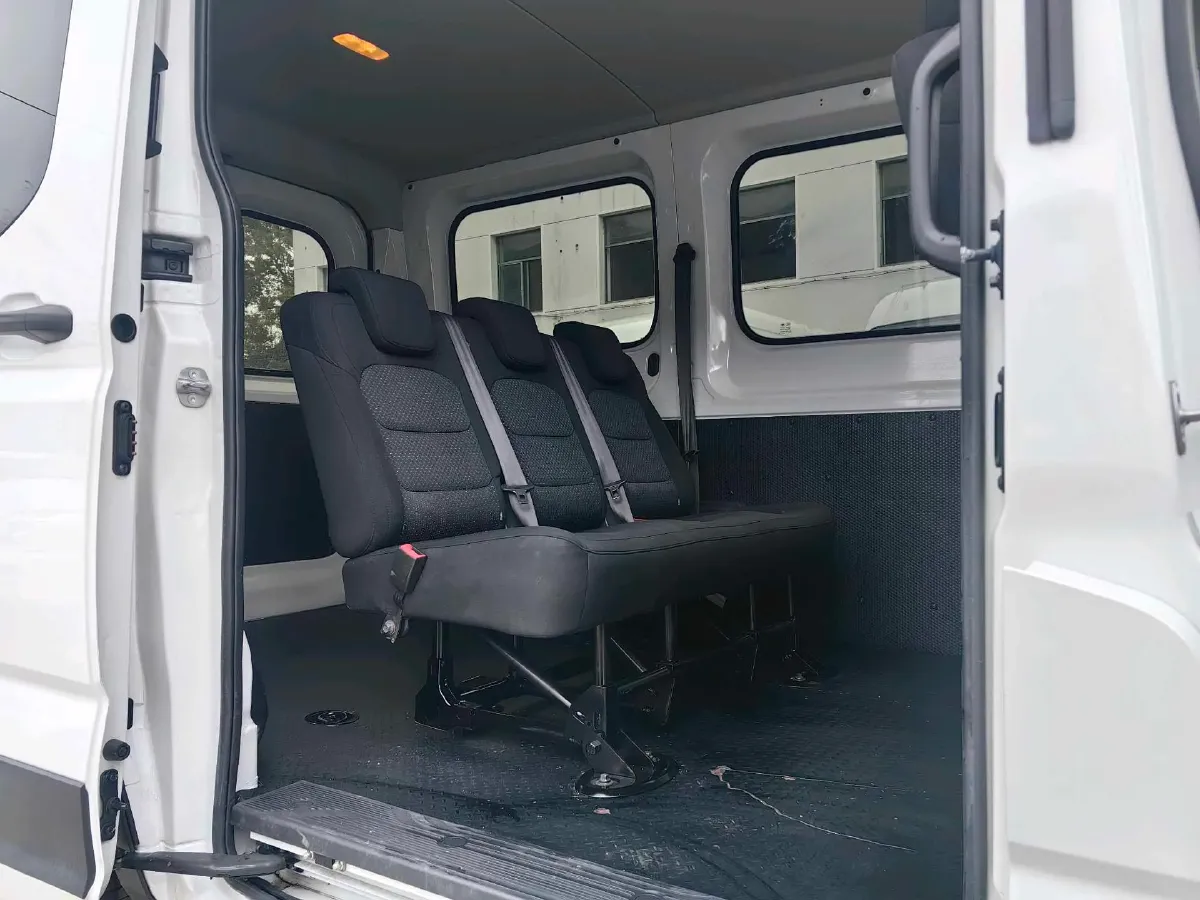 2022 JMC YuHu 9 2.0T 220HP L4 6MT,autocango,china used car exporter,china ev exporter,chinese used car exporter,chinese used ev exporter