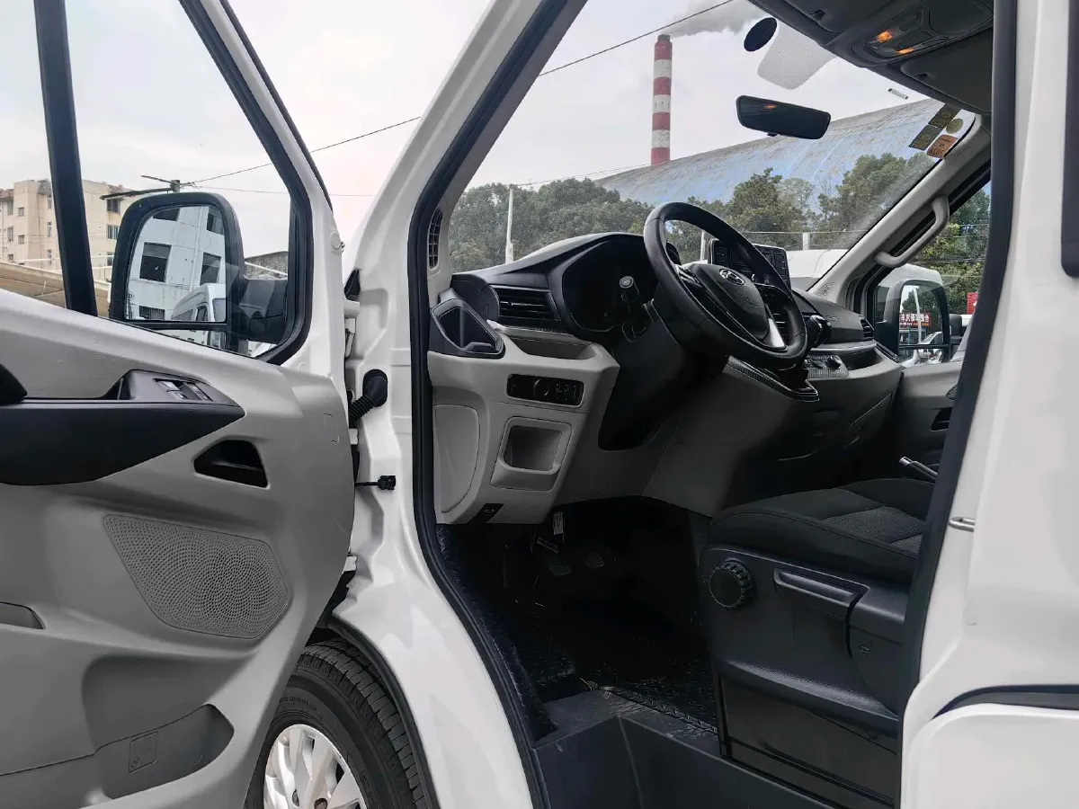 2022 JMC YuHu 9 2.0T 220HP L4 6MT,autocango,china used car exporter,china ev exporter,chinese used car exporter,chinese used ev exporter