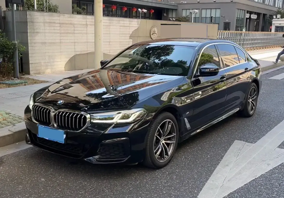 2022 BMW 5 Series 2.0T 184HP L4 8AT