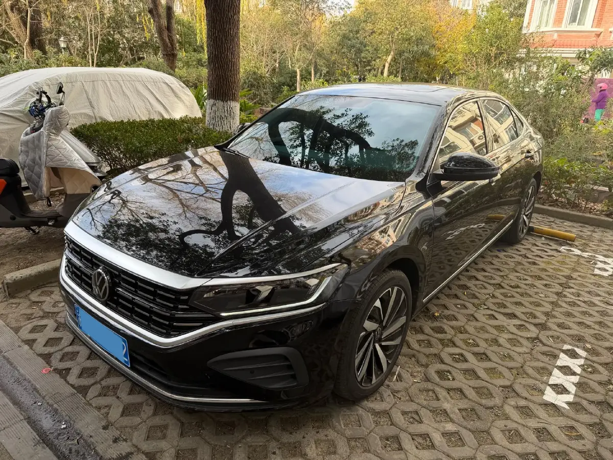 2024 Volkswagen Passat 2.0T 220HP L4 7DCT