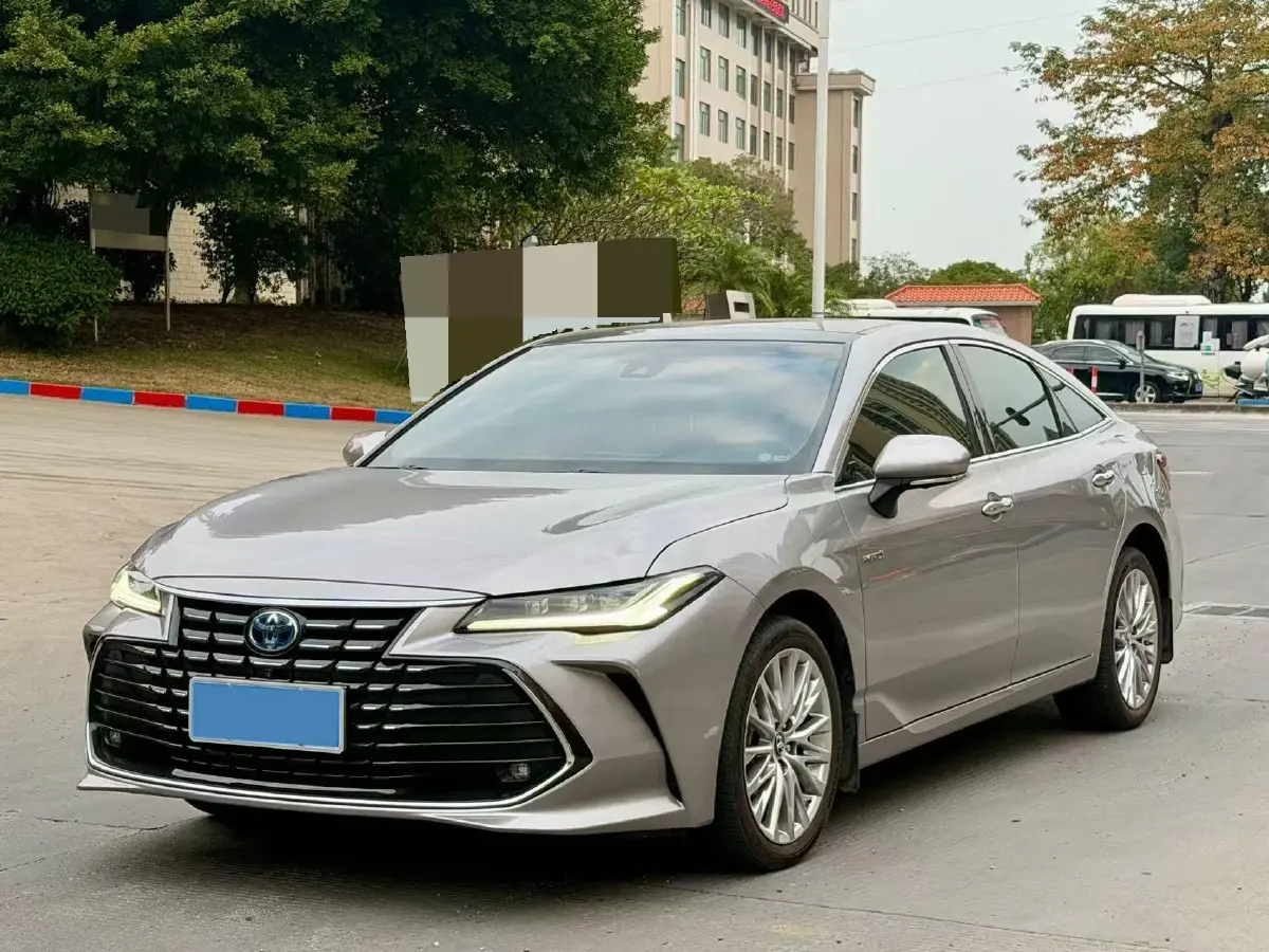2022 Toyota Avalon 2.5L 178HP L4 E-CVT Hybrid