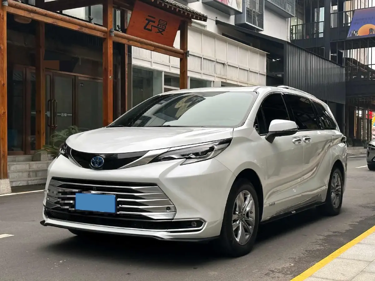 2021 Toyota Sienna 2.5L 192HP L4 E-CVT Hybrid