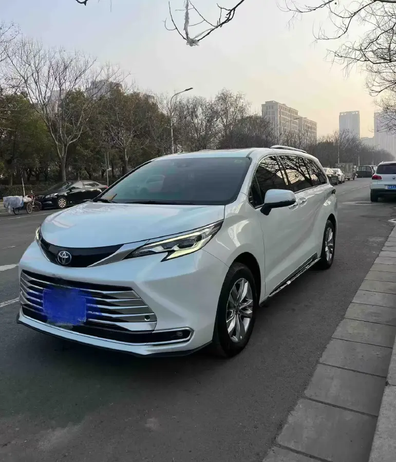 2021 Toyota Sienna 2.5L 192HP L4 E-CVT Hybrid