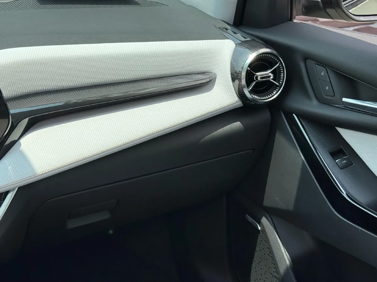 2024 Chevrolet EquinoxPlus 1.5T 180HP L4 2DHT PHEV 24.4KWH,autocango,china used car exporter,china ev exporter,chinese used car exporter,chinese used ev exporter