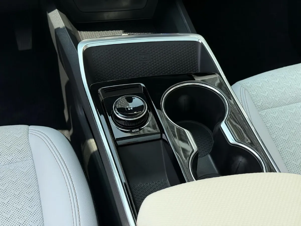 2024 Chevrolet EquinoxPlus 1.5T 180HP L4 2DHT PHEV 24.4KWH,autocango,china used car exporter,china ev exporter,chinese used car exporter,chinese used ev exporter