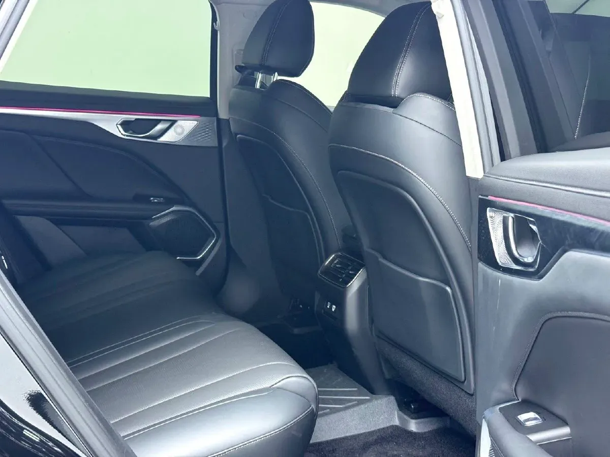 2024 WEY Mocha 1.5T 170HP L4 4DHT PHEV 35.04KWH,autocango,china used car exporter,china ev exporter,chinese used car exporter,chinese used ev exporter